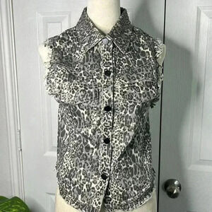 English Rose Animal Print Vest. Cotton. NWOT. Size S/M. Snap Closure.
